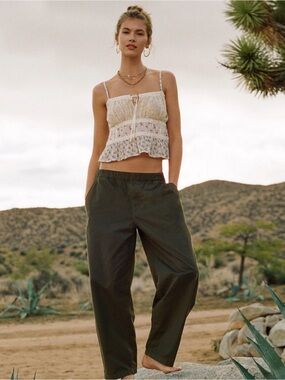 AE Low-Rise Pull-On
Barrel Pant